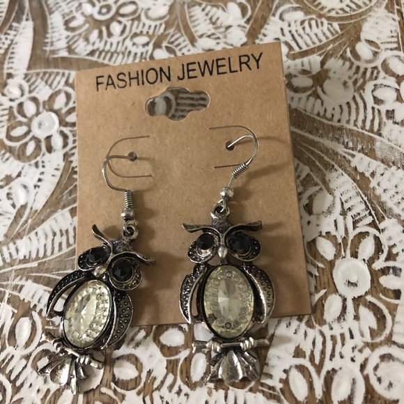 🆕NWT Silver Dangle Owl Cute Statement Earrings - Picture 7 of 7